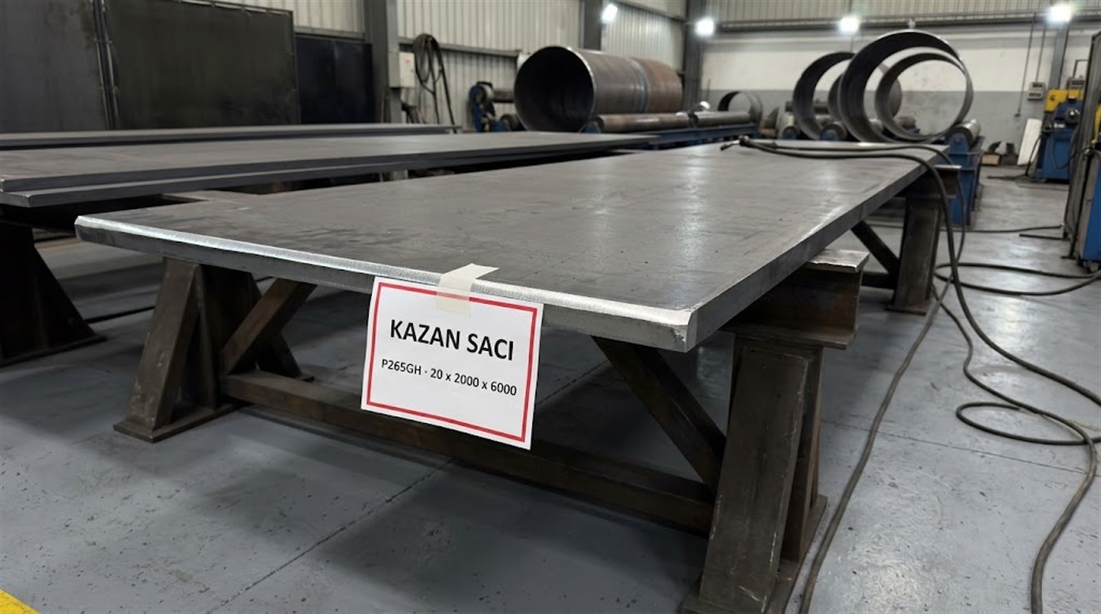 20 mm P265GH kazan sacı plaka, basınçlı kap atölyesinde çelik sehpada